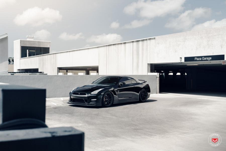  Nissan GT-R on Vossen Wheels (M-X4T) 2019 года  (фото 4 из 15)